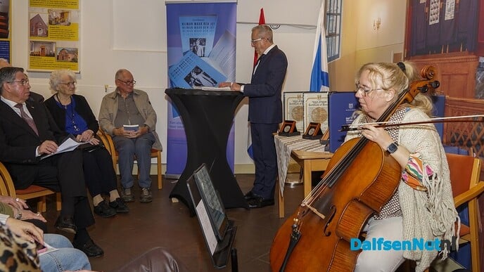 Uitreiken onderscheidingen ‘Rechtvaardigen onder de Volkeren’ in voormalige synagoge - Foto: Paul Scholten