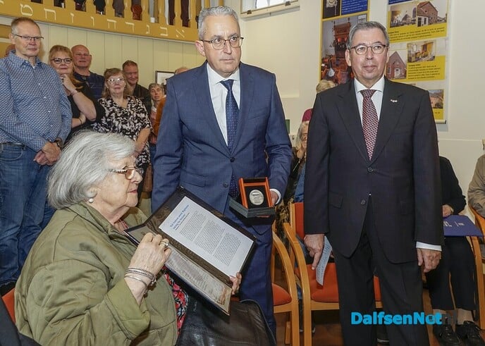 Uitreiken onderscheidingen ‘Rechtvaardigen onder de Volkeren’ in voormalige synagoge - Foto: Paul Scholten