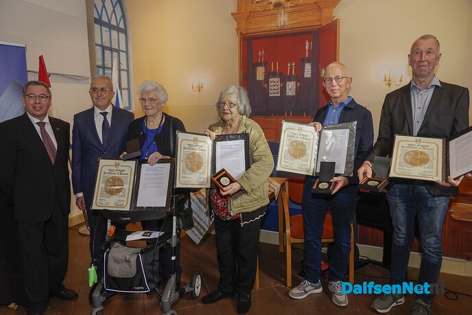 Uitreiken onderscheidingen ‘Rechtvaardigen onder de Volkeren’ in voormalige synagoge