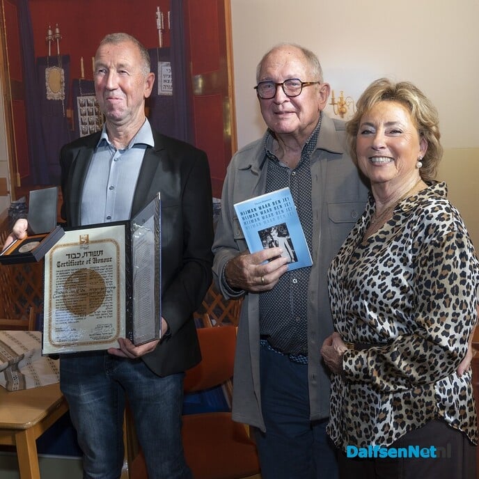 Uitreiken onderscheidingen ‘Rechtvaardigen onder de Volkeren’ in voormalige synagoge - Foto: Paul Scholten