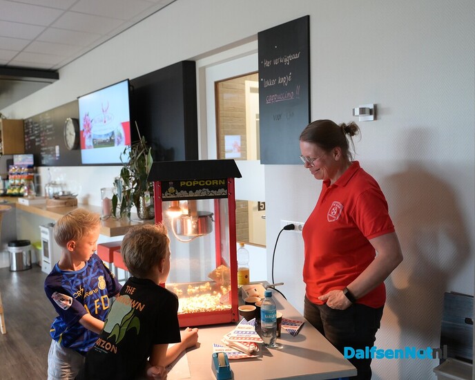Bazar in Hoonhorst: mooie prijzen zoals een weekendje Texel - Foto: Johan Bokma