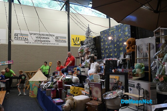 Bazar in Hoonhorst: mooie prijzen zoals een weekendje Texel - Foto: Johan Bokma