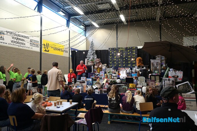 Bazar in Hoonhorst: mooie prijzen zoals een weekendje Texel - Foto: Johan Bokma