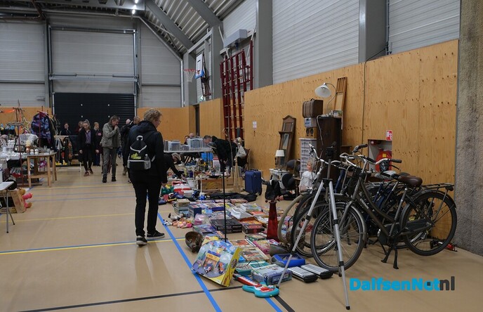 Eerste editie grote vlooienmarkt in Trefkoele+ nu al een succes - Foto: Johan Bokma