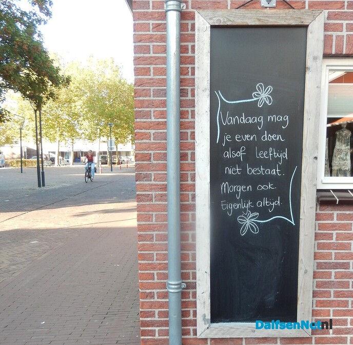 Weer nieuwe gevelspreuk - Foto: Willy