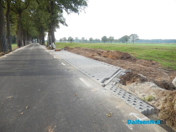 De laatste hand aan de Rechterensedijk - Foto: Willy