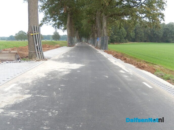 De laatste hand aan de Rechterensedijk - Foto: Willy