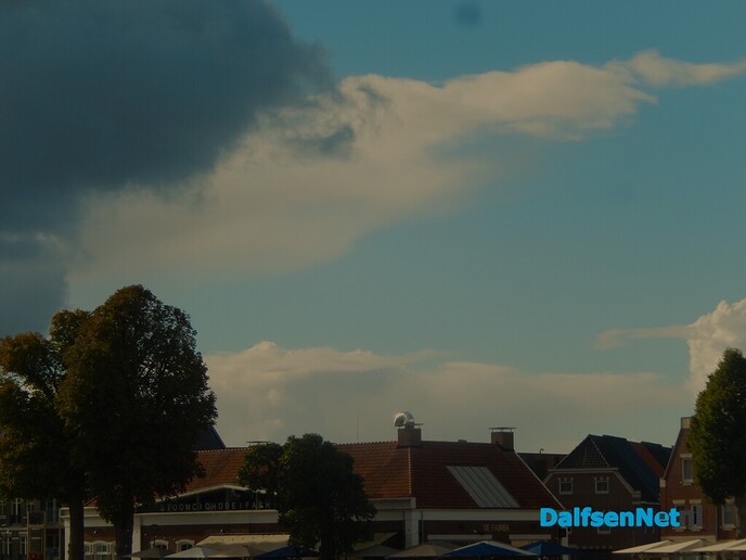 Zie die mooie wolken - Foto: Willy