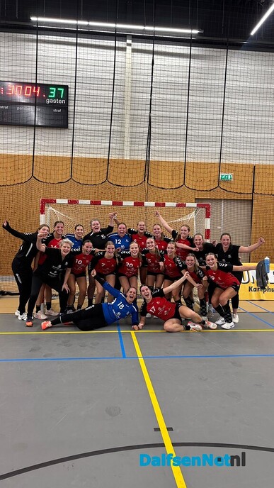 Handbaldames slepen overwinning uit het vuur - Foto: Ingezonden foto
