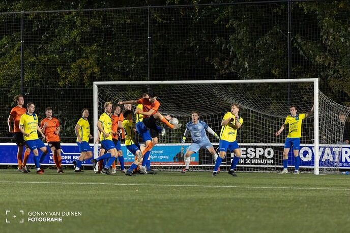 S.V. Nieuwleusen onderuit tegen Hatto Heim - Foto: Ingezonden foto