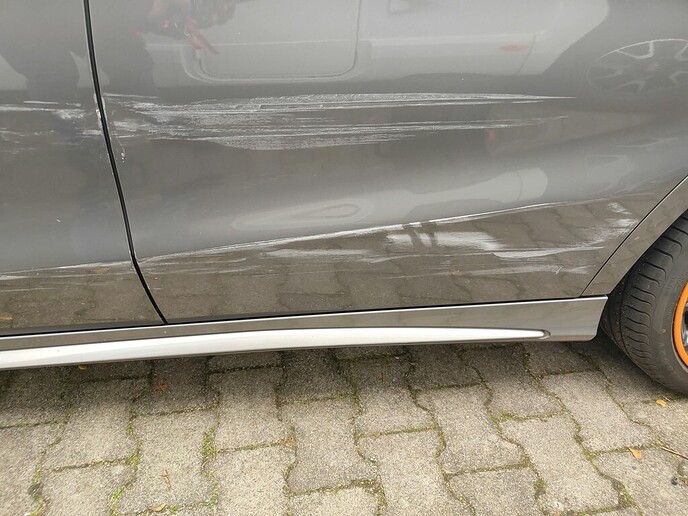 Schade aan auto: tevens oproep na doorrijding