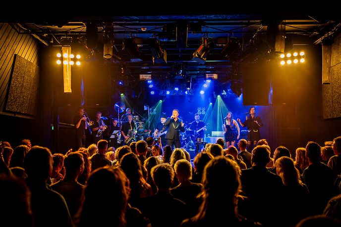Gewoon Nederpop in de Trefkoele+ Eén avond vol nostalgie en non-stop feest