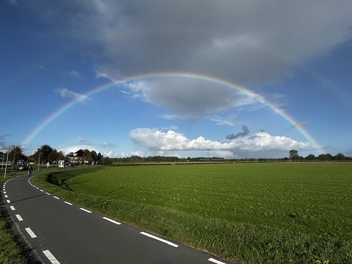 Prachtige foto van een dubbele regenboog in Dalfsen