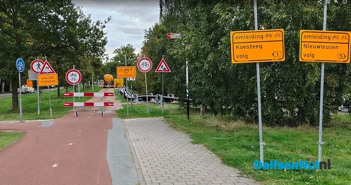 Koesteeg: negen borden en nog steeds rechtdoor? - Foto: John Til