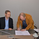 Gemeentebelangen en CDA tekenen coalitieakkoord Gemeentebelangen en CDA tekenen coalitieakkoord