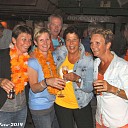 Brommers kieken bij zaal Kappers.