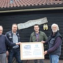 Roessink projectinrichting overhandigt cheque Roessink projectinrichting overhandigt cheque