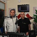 Dj Erik van den Berg en Jan Willem Hoorn dj’s van Vechtdal FM in het Glazen Huis op het kerkplein Dj Erik van den Berg en Jan Willem Hoorn dj’s van Vechtdal FM in het Glazen Huis op het kerkplein