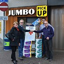 Rode Kruis schenkt geldbedrag aan Voedselbank. Rode Kruis schenkt geldbedrag aan Voedselbank.