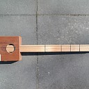 Workshop cigarbox gitaar bouwen in het Dalfser Kunstlokaal