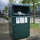 Kapotte kleding in textielcontainer