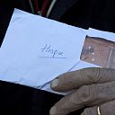 Al weer de eerste gift voor het hospice Al weer de eerste gift voor het hospice