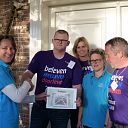 Uitreiking cheque tijdens eerste Teamavond SamenLoop voor Hoop Uitreiking cheque tijdens eerste Teamavond SamenLoop voor Hoop