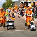 Veel publiek bij Oranjeoptocht. (foto update)