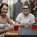 Na gedane koop bij Dorcas lekker koffie drinken Na gedane koop bij Dorcas lekker koffie drinken