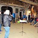 Geopende keel, trillende lippen en goede houding Geopende keel, trillende lippen en goede houding