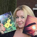 Schrijfster Sanne Haarsma signeert Schrijfster Sanne Haarsma signeert