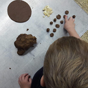 Uitstapje kinderen  Partou naar plaatselijke bakker