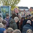 Burgemeester van Lente gaat voor een groen schoolplein