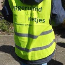 Kinderen van de Uitleg op jacht naar vuil Kinderen van de Uitleg op jacht naar vuil
