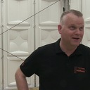 Burgemeester onthult dorpsvlag Hoonhorst tijdens Koningsdag Burgemeester onthult dorpsvlag Hoonhorst tijdens Koningsdag
