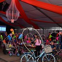 Fietsen pimpen in de tent bij de Oranjevereniging Dalfsen