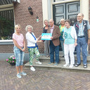 Cheque voor hospice van computerclub Cheque voor hospice van computerclub