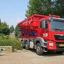 Even 30 kuub zand naar de achtertuin met groot materieel Even 30 kuub zand naar de achtertuin met groot materieel