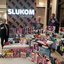 Slukom vol met cadeautjes voor sinterklaas actie Zwolle Slukom vol met cadeautjes voor sinterklaas actie Zwolle
