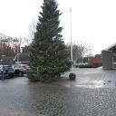 Hij staat