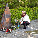 Bloemen bij het monument in Oudleusen Bloemen bij het monument in Oudleusen