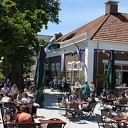 Dalfsen geniet weer op het terras in de zon bij 24 graden Dalfsen geniet weer op het terras in de zon bij 24 graden