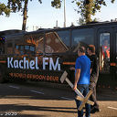 Kachel FM bus legt aan bij Mansier Kachel FM bus legt aan bij Mansier