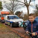 Op verjaardag van Joep, komen er allemaal auto’s aan de stoep Op verjaardag van Joep, komen er allemaal auto’s aan de stoep