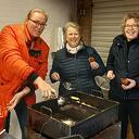 Oliebollenverkoop levert € 300,00 op voor de Zonnebloem Oliebollenverkoop levert € 300,00 op voor de Zonnebloem