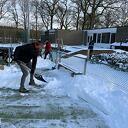 Tennisbanen DLTC sneeuw vrij maken