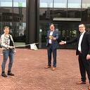 Knapzak uitgereikt aan gouden partner Countus Knapzak uitgereikt aan gouden partner Countus