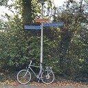 Fiets tegen lantaarnpaal