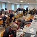 Enorme belangstelling voor de postzegelbeurs Enorme belangstelling voor de postzegelbeurs