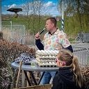Eieren eten of zoeken?? Nee hoor, eieren gooien! Eieren eten of zoeken?? Nee hoor, eieren gooien!